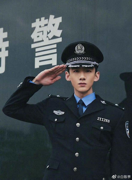 大型端水现场!白敬亭发文告别邢克垒和徐坦