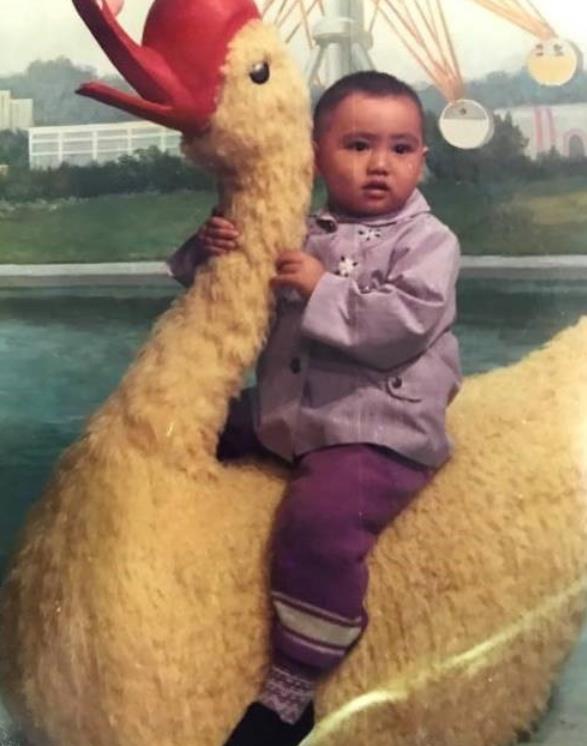 红心夫妇童年照曝光!袁弘婴儿肥张歆艺像小仙女