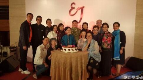 王晶庆祝结婚40周年 谭咏麟陈百祥等好友齐撑场