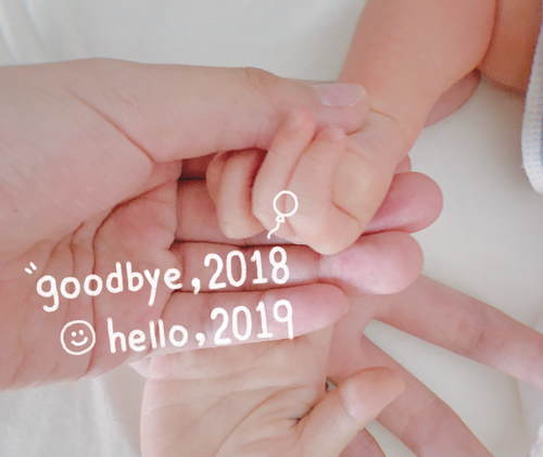 《大江大河》周放晒宝贝小手宣布当妈：收获的十二月