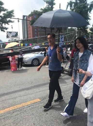 曝郑爽新剧霸占北工大女生宿舍 引发学生强烈不满