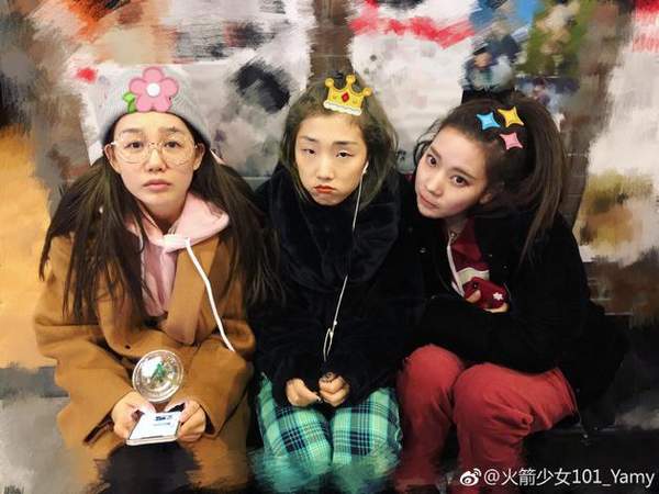 Yamy晒与紫宁徐梦洁合照 三人素颜出镜