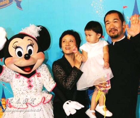 张国立邓婕13岁养女近照曝光 活泼聪明多才多艺