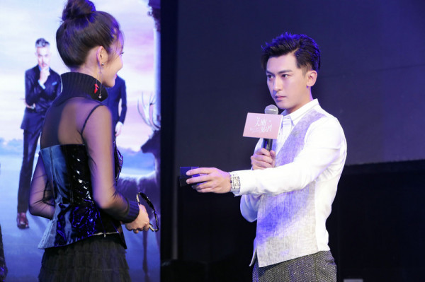 李柏谊亮相《美丽见习生》开播发布会 与马春瑞甜蜜互动