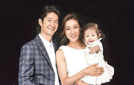 34岁钟嘉欣家中自然分娩经历难忘 二胎儿子像姐姐