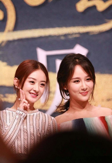 女星合影暴露颜值 李小冉白到发光 杨蓉身高太尴尬